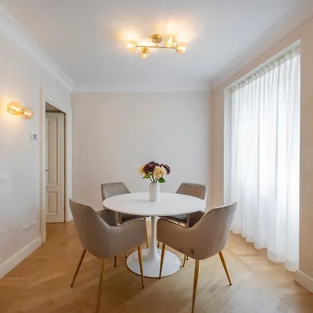 Royal - Centro Brera Apartment *