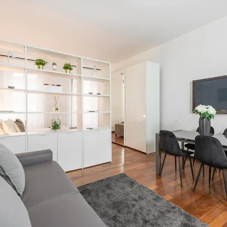 Royal - Centro Brera Apartment *