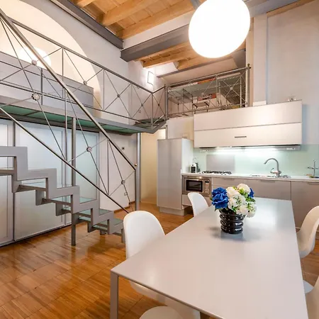 رويال سويتس - سينترو بريرا شقة *