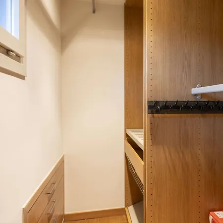 رويال سويتس - سينترو بريرا شقة *