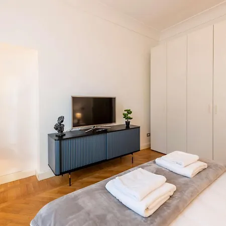 رويال سويتس - سينترو بريرا ميلان