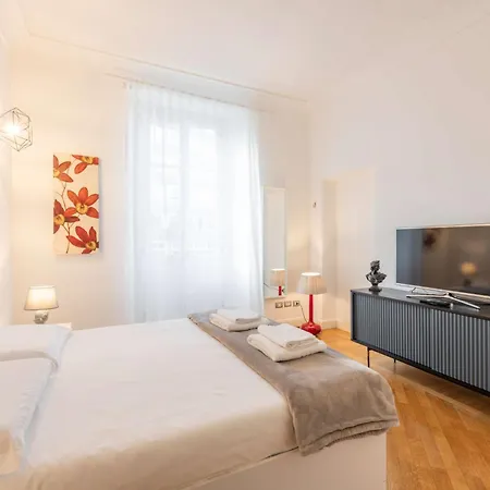 رويال سويتس - سينترو بريرا شقة *