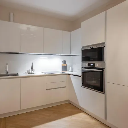 رويال سويتس - سينترو بريرا شقة *