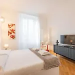 Royal - Centro Brera Апартаменты *
